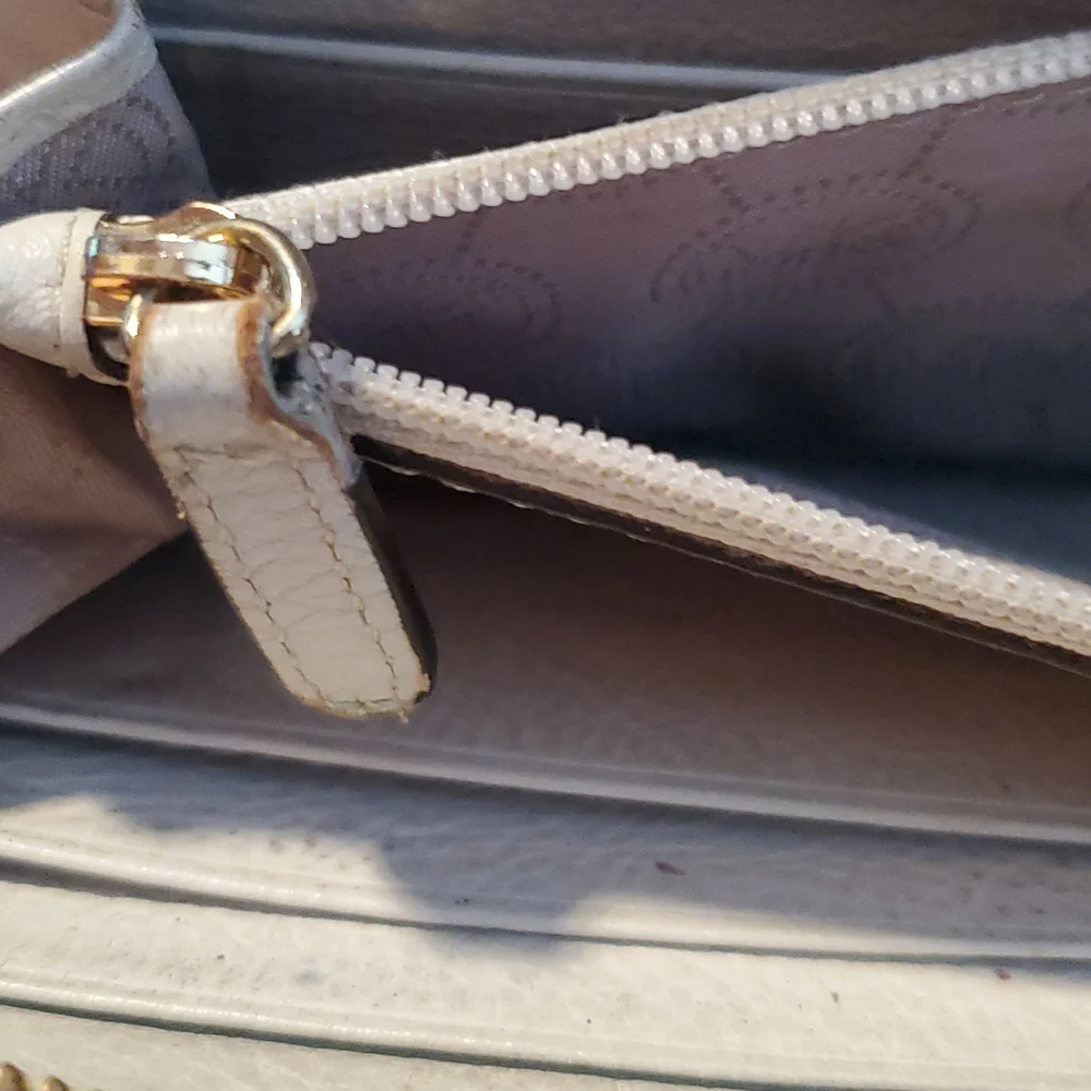 Michael Kors Wallet - Picture 6 of 9